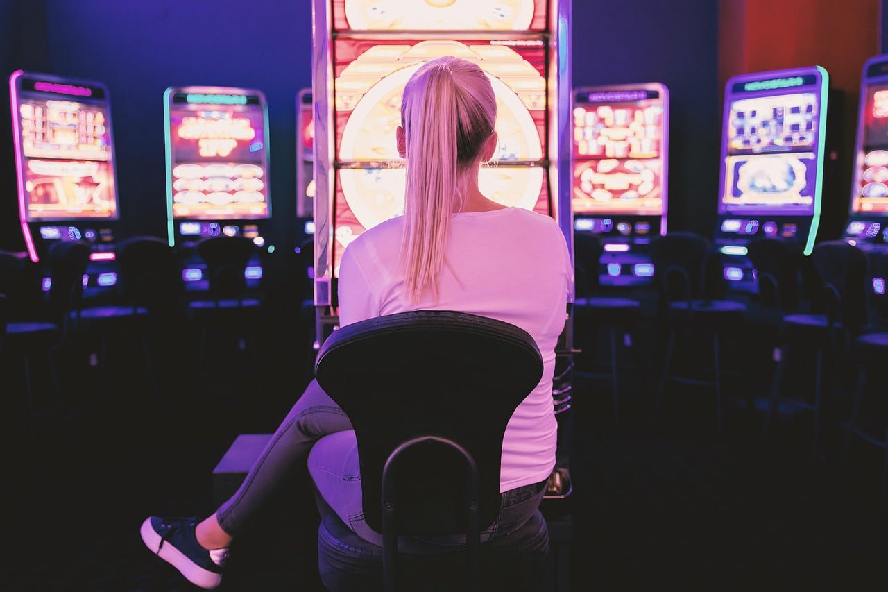 Filipino player joining a live baccarat table on ph945 from a mobile phone